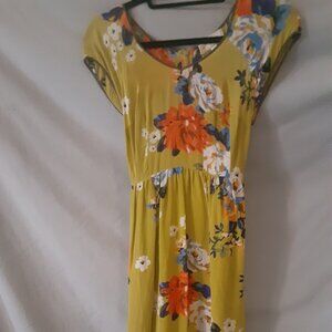 Yellow silk dress with pockets